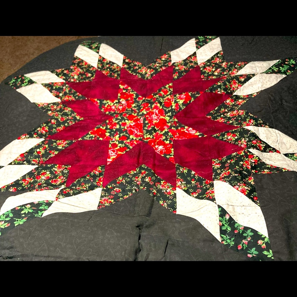 Gorgeous hanging quilt with hanging strips #814